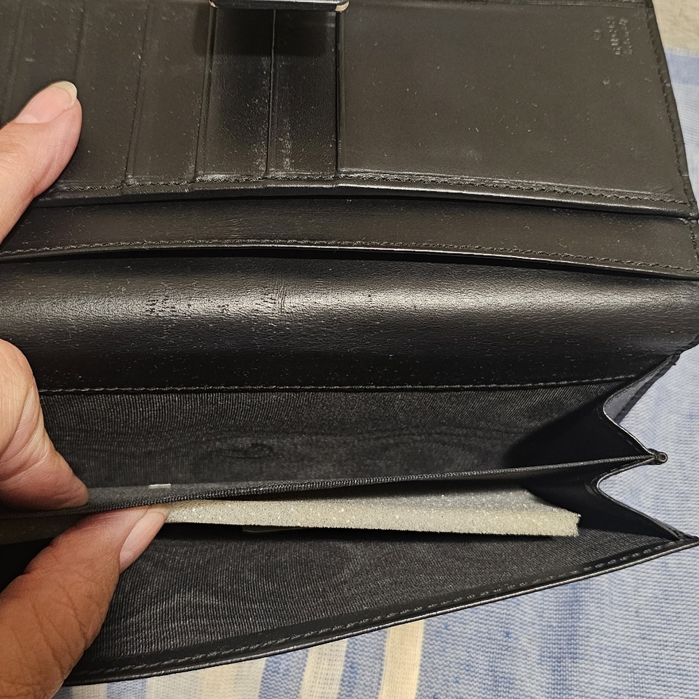 Gucci Continental GG Signuture Wallet - Picture 10 of 12